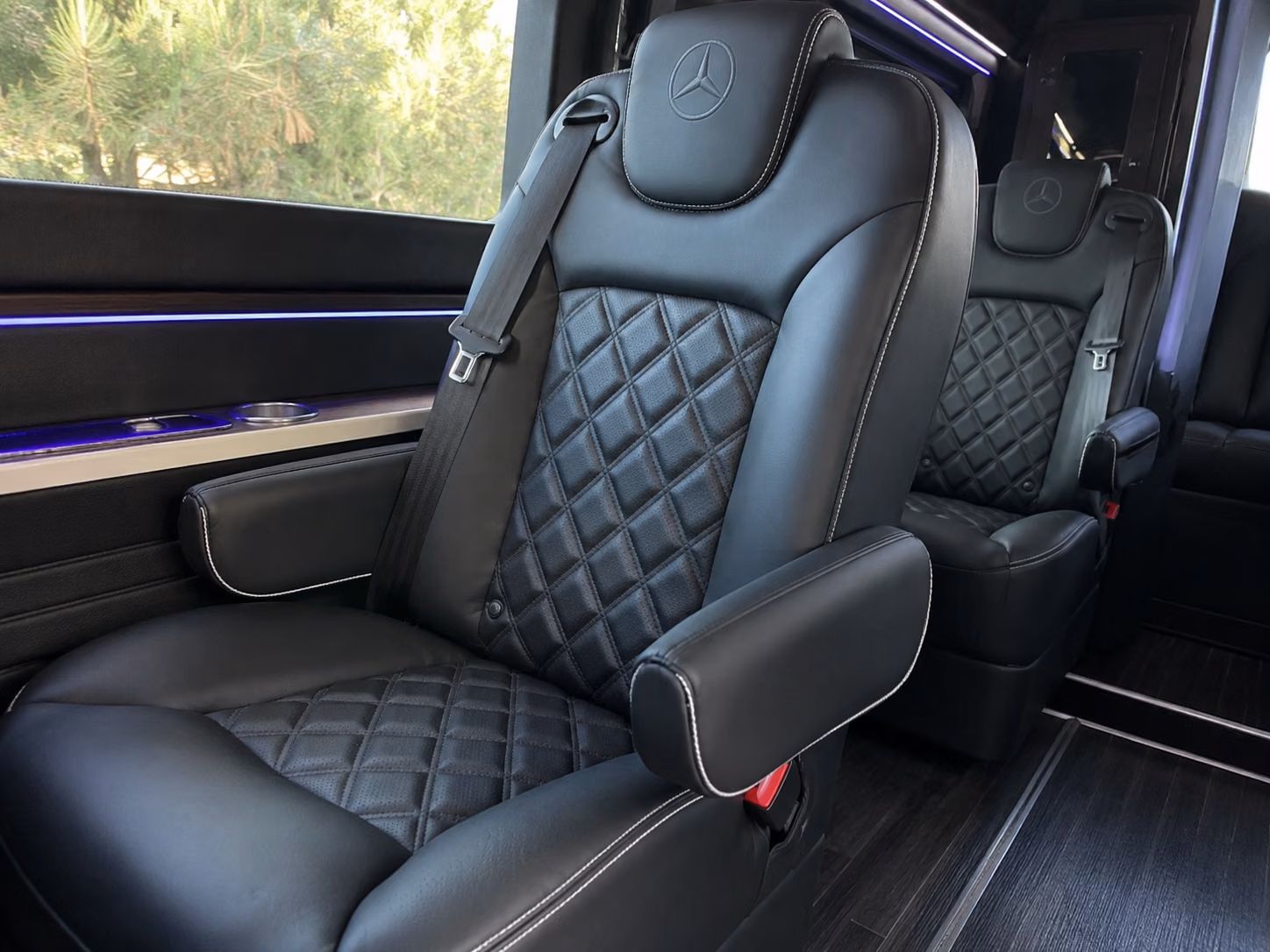 book group transportation for your next airport transfer 1