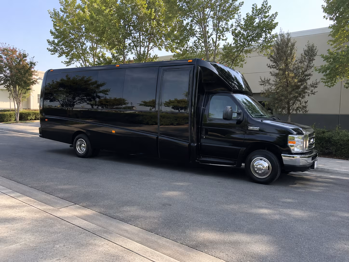 bus rentals for off site convention excursions around coastal georgia
