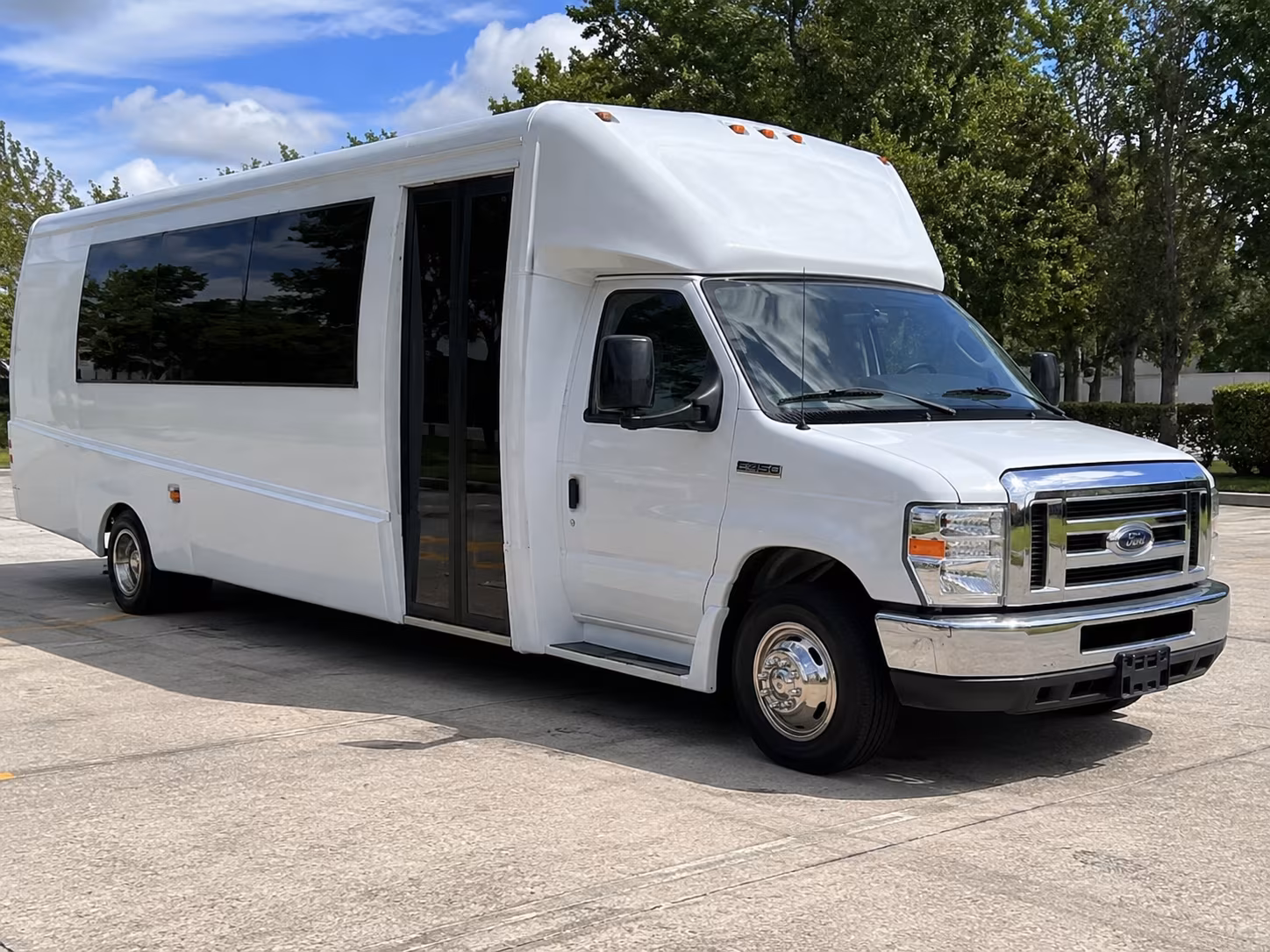 plantation and waterfront venue bus rentals around savannah